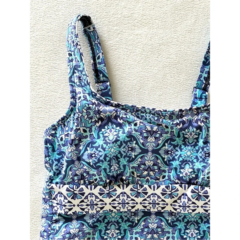 Lands’ End Tankini Top 4 Petite Blue Tile Print Underwire Resort Cruise Wear